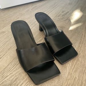 Oak and Fort Black Mules